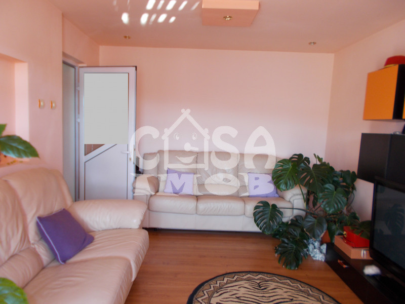 Comision 0 - Apartament 4 camere, decomandat, zona centrala - Moreni