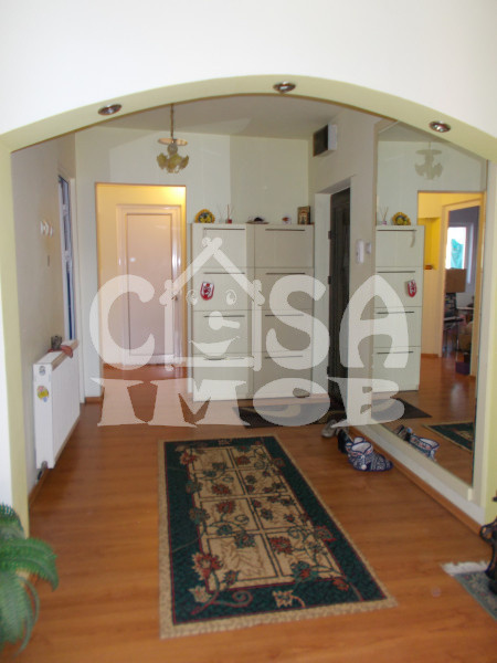 Comision 0 - Apartament 4 camere, decomandat, zona centrala - Moreni